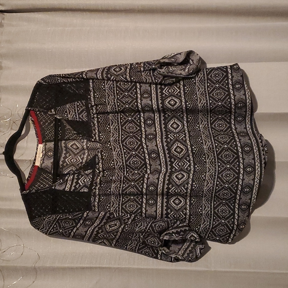 3/4 black & white print blouse with laced shoulders. Size Large.